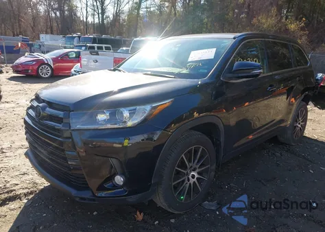 2018 Toyota Highlander Se из США, поврежденный, VIN 5TDJZRFH6JS553813